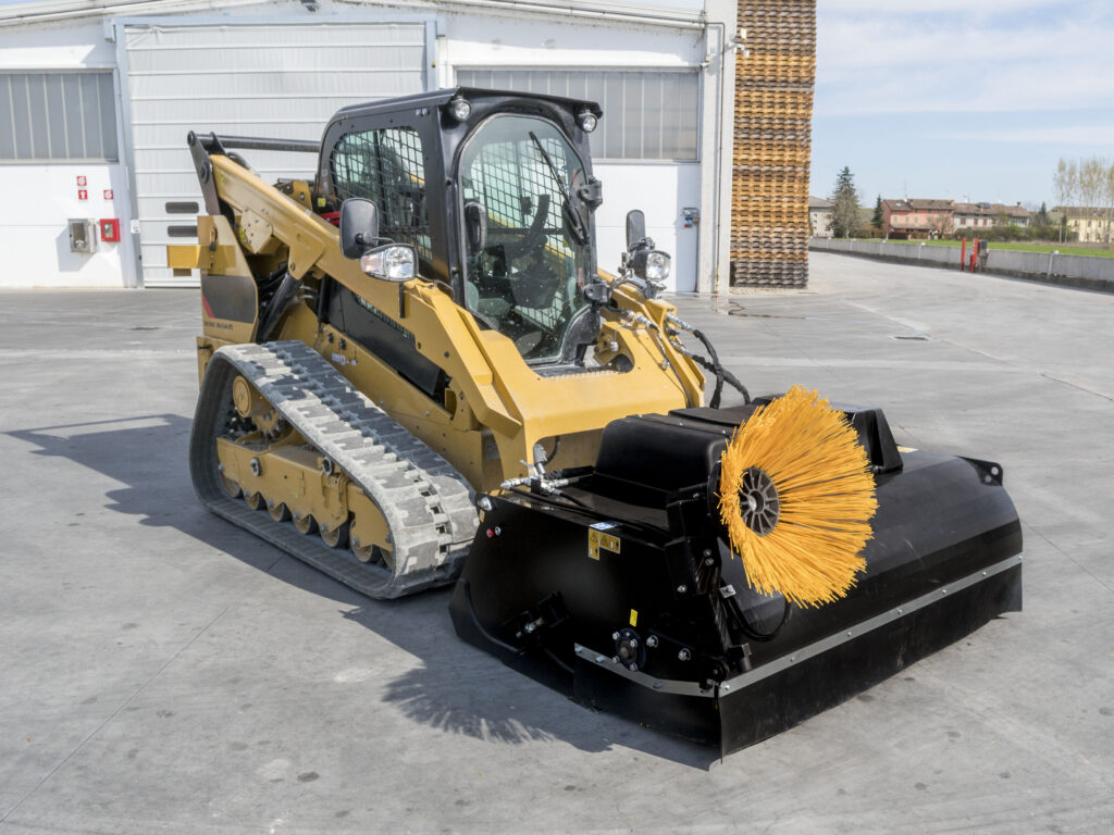 Sweeper/broom bucket