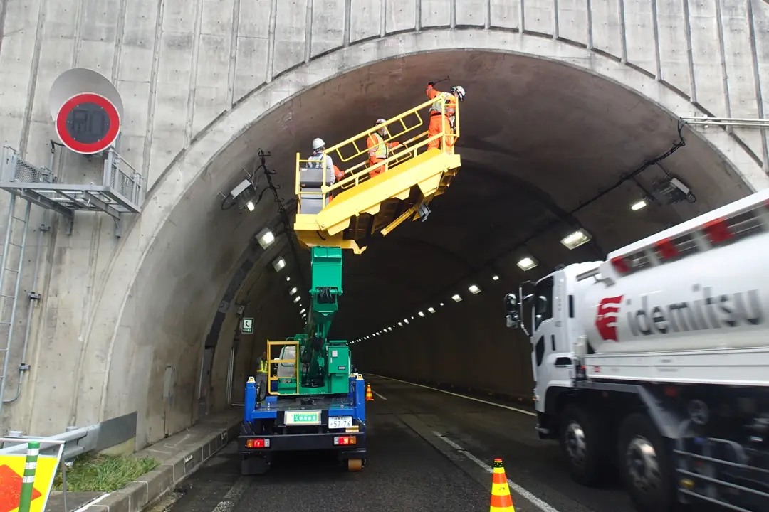 トンネル点検プラットホーム