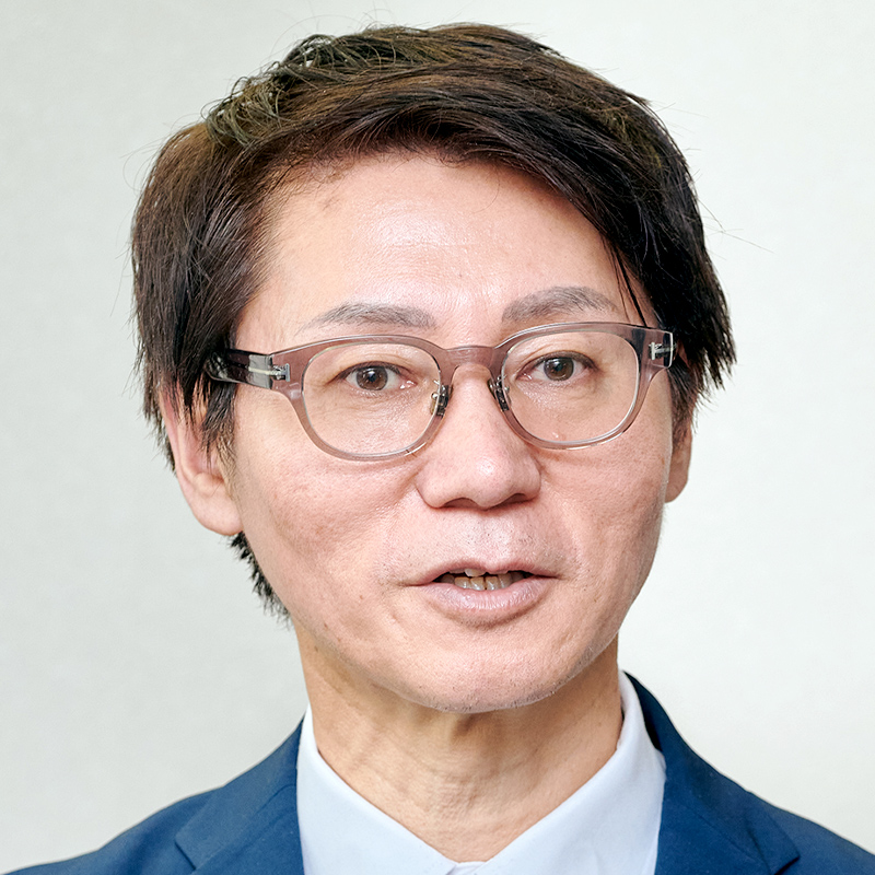 谷 鉃也 氏